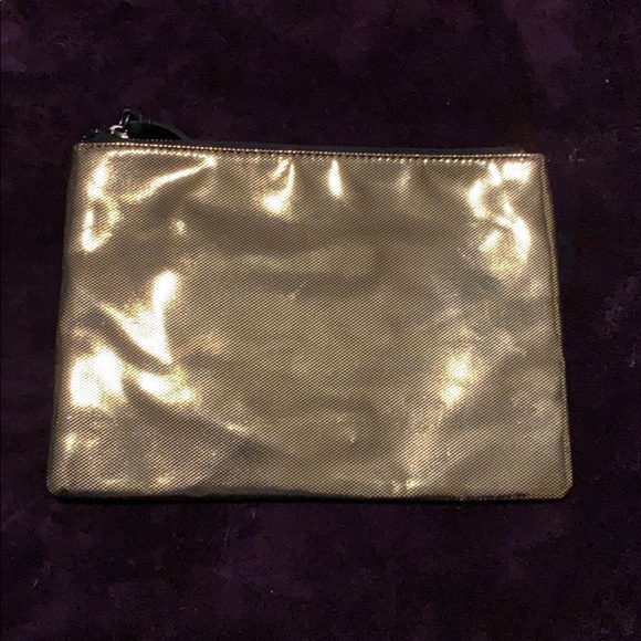 BCBG Generation Gold Clasp - Picture 3 of 5